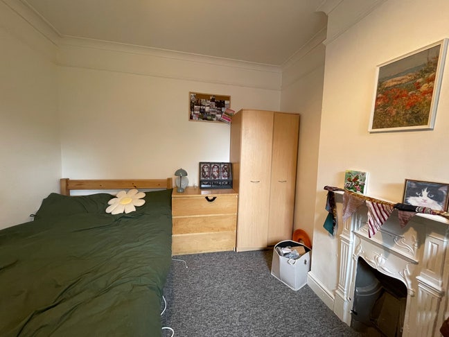 Large Double Room on Windmill Road Main Photo