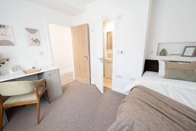 Double Ensuite Room – Luxury House Share near NGH Main Photo
