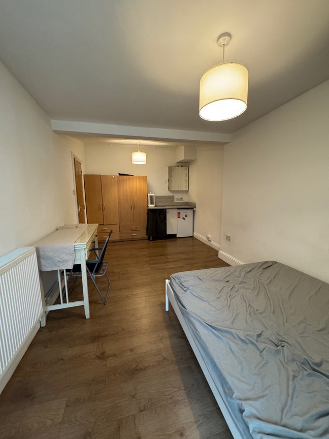 Double room private kitchen | garden Leytonstone Main Photo