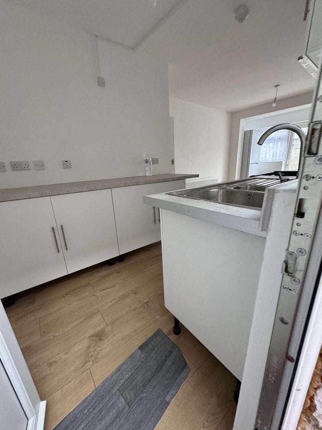 Beautiful Double Room for Single Professionals  Main Photo