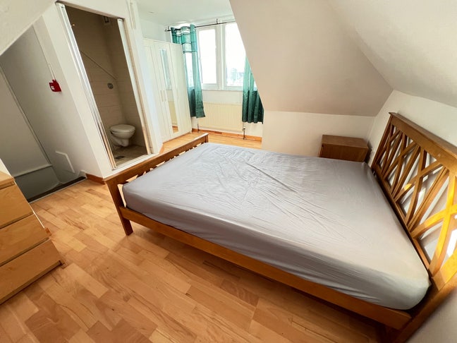 🛏️ Ensuite Room to Let in - Wembley Main Photo