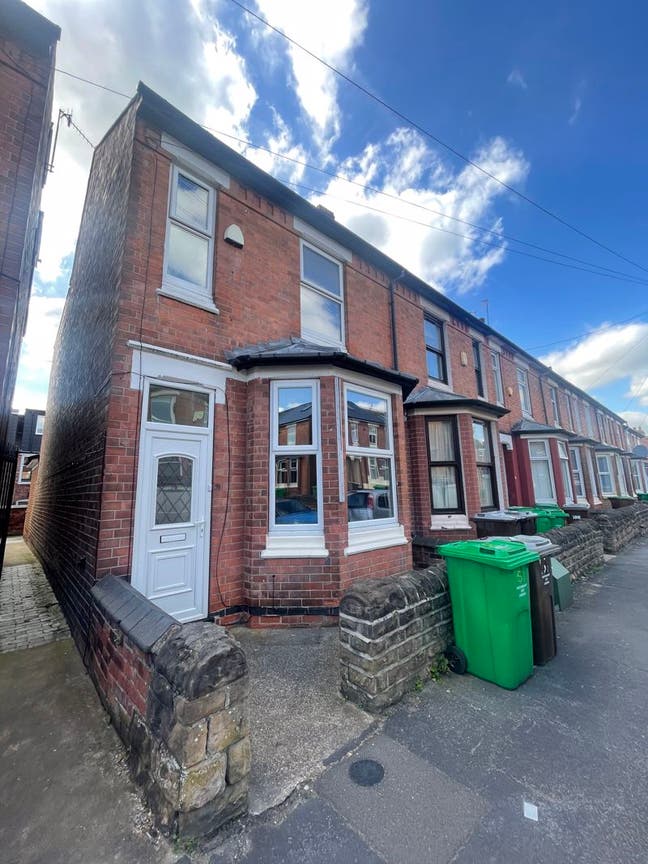 1 Room Available- Rothesay Avenue Main Photo