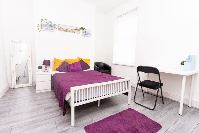 6 Bed LARGE rooms with 2 bathrooms and big lounge Main Photo