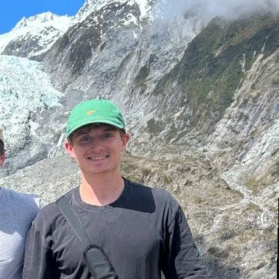 I am a professional male aged 23. I am lookin... Main Photo