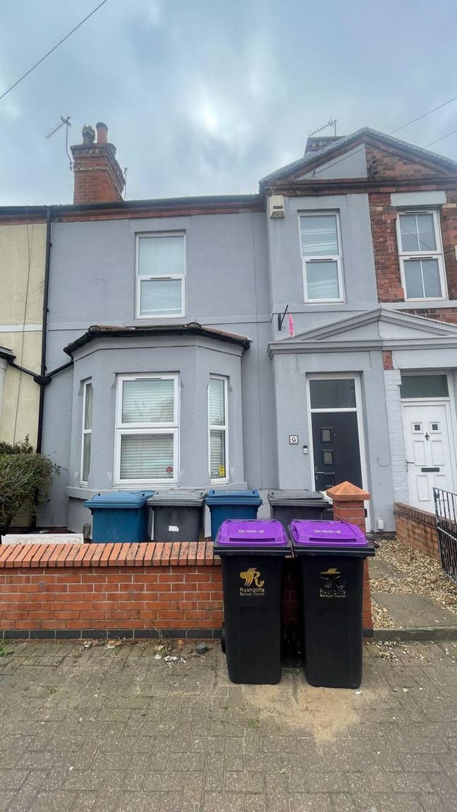 1 Room Available- Rushworth Avenue Main Photo