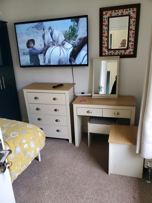 Bedroom for rent Main Photo