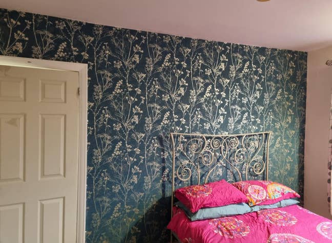 Double room with garden view/short walk to station Main Photo