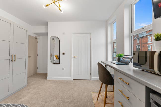 Amazing HMO in Ladycroft Avenue in NG15 Main Photo