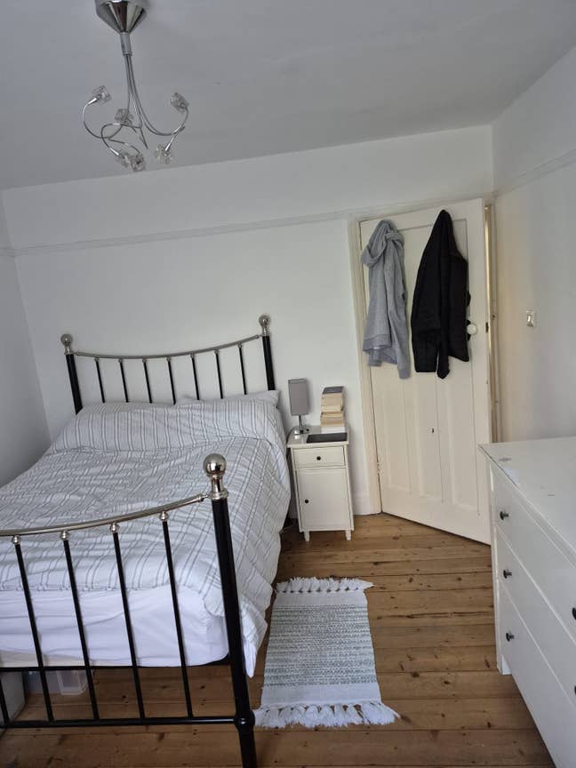 Double room 10 min walk Morden Tube  Main Photo