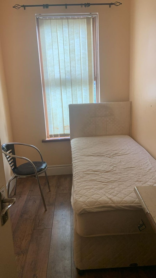 Small room (single bed) available I. Shared house  Main Photo