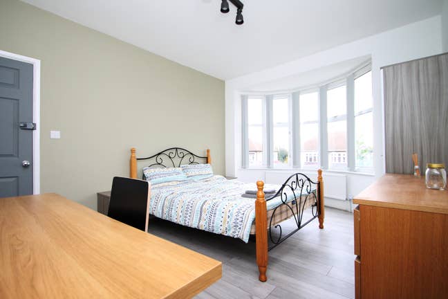 Double Room - Fully Furnished, Great Location Main Photo