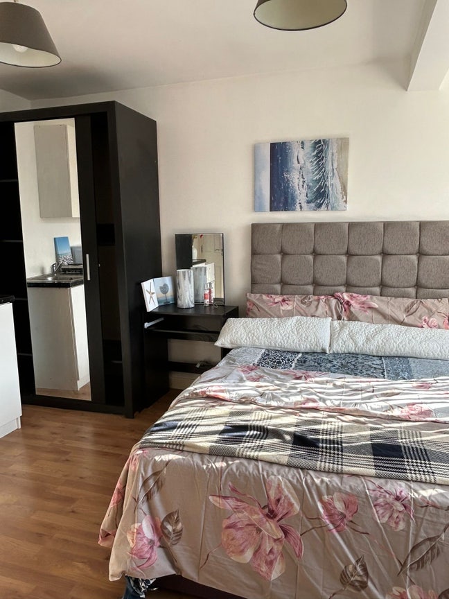 Clean Ensuite Studio/Private Kitchenette/BILLS INC Main Photo