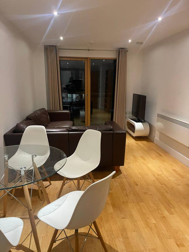 Stylish 1-Bed Apartment With City & Dock Views Main Photo