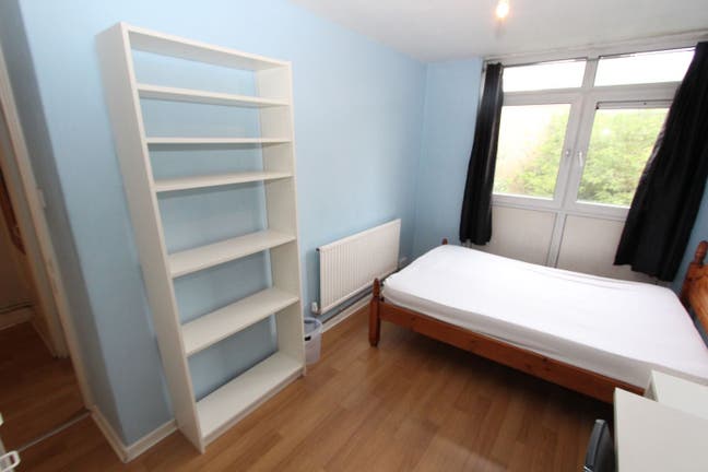 2 Beautiful Rooms 30 Seconds from Tube  Main Photo