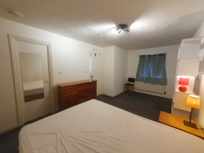 ✨ Lovely Ensuite + Walk-In Wardrobe in SE14 🚆 Main Photo