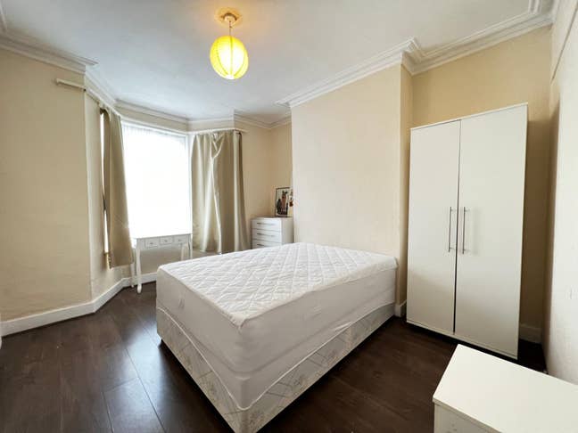 Large room to rent in house shears (N15) Main Photo
