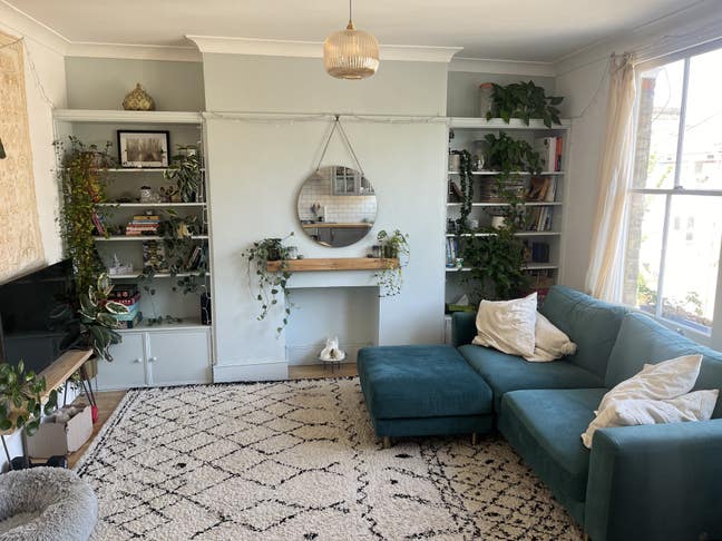 Furnished Sunny Double Bedroom Main Photo