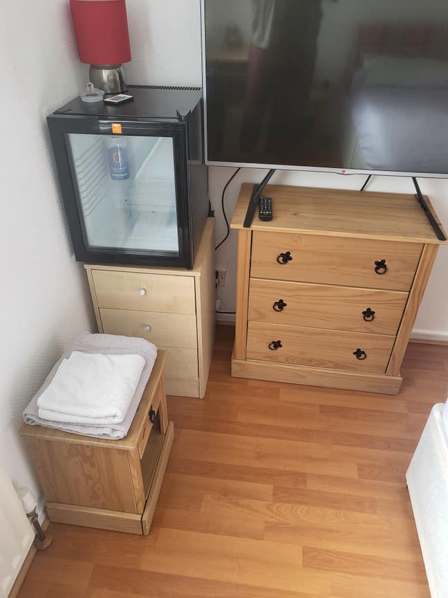 Fully furnished room ro let Main Photo