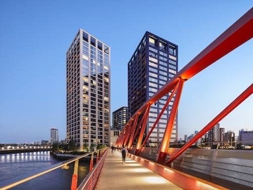 Massive en-suite room available in 3 bedroom ap  Main Photo