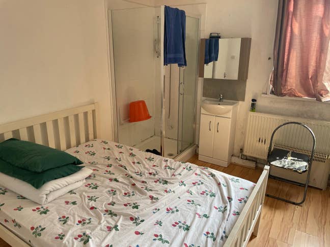 Double Room with ensuite shower All Bills Included Main Photo
