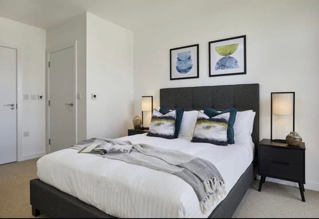 2-Bedroom, 2-Bathroom Flat in Canary Wharf Main Photo