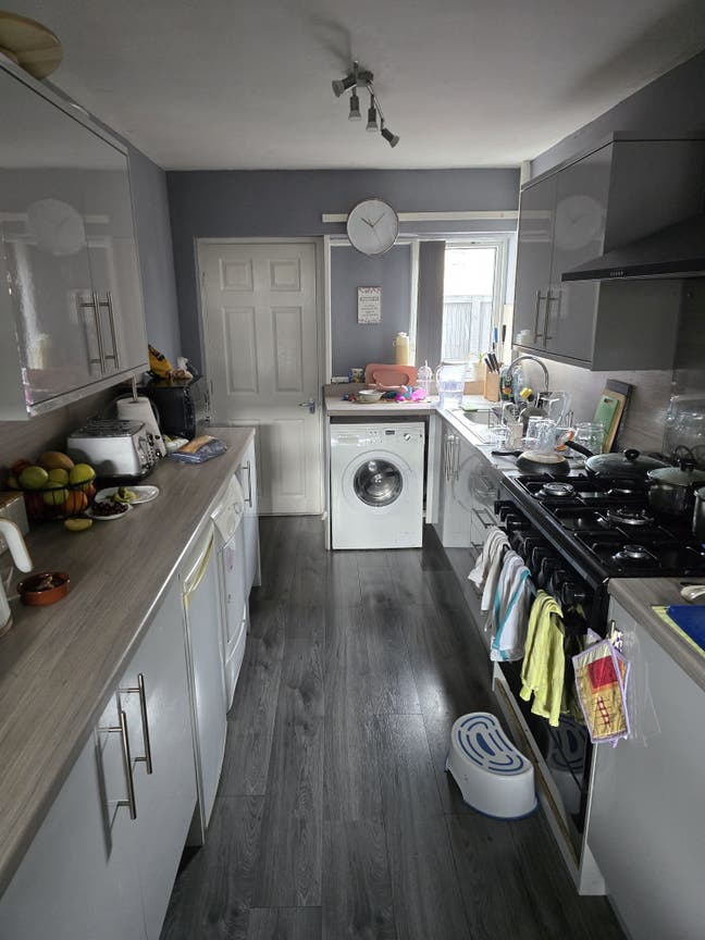 York Lovely Room LOW RENT Bills Included! Main Photo