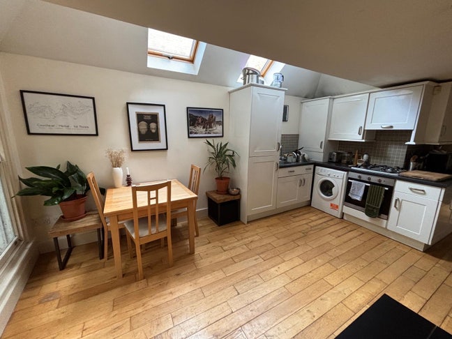 Double en-suite room in E5  Main Photo