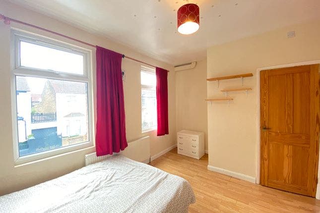 En-Suit & Rooms to Rent (Near Newham Hospitail) Main Photo