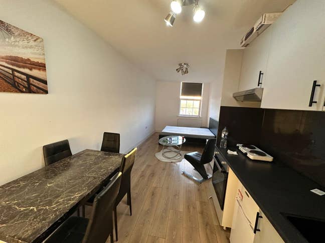 Modern Studio on Edgware High Street Main Photo