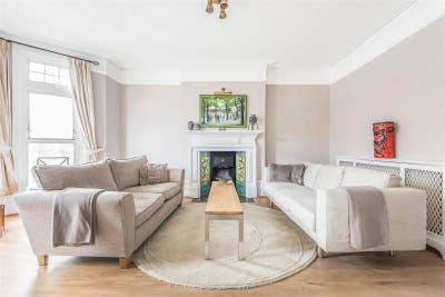 A single room, in aVictorian mansion flat Main Photo