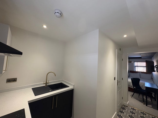 Stunning Studio **1St Month Rent Free*** Main Photo