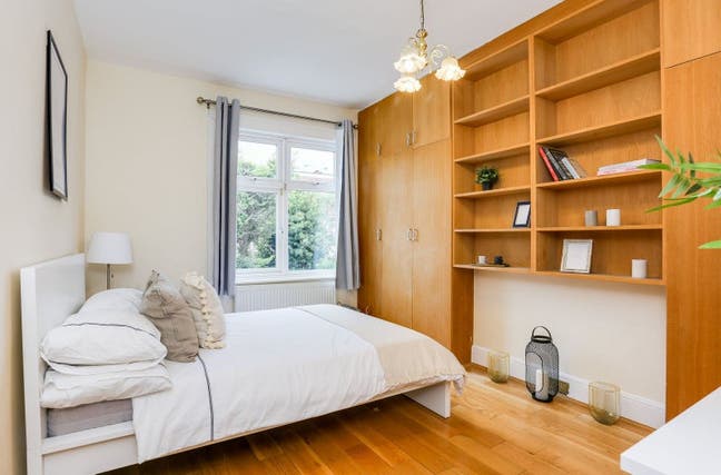 Double room available 5min from Mortlake Station  Main Photo