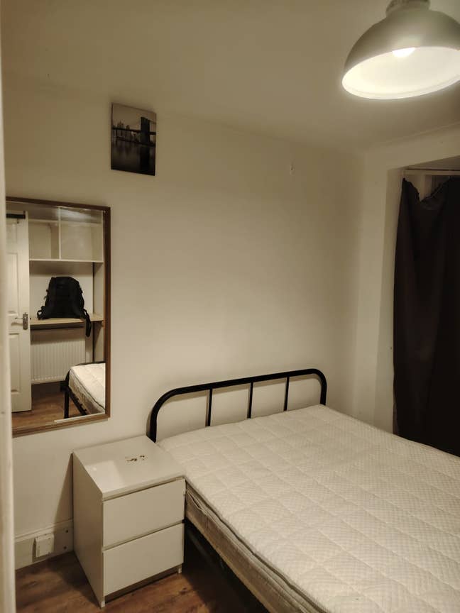 Spacious & Cosy Ensuite Room in NW9 Main Photo