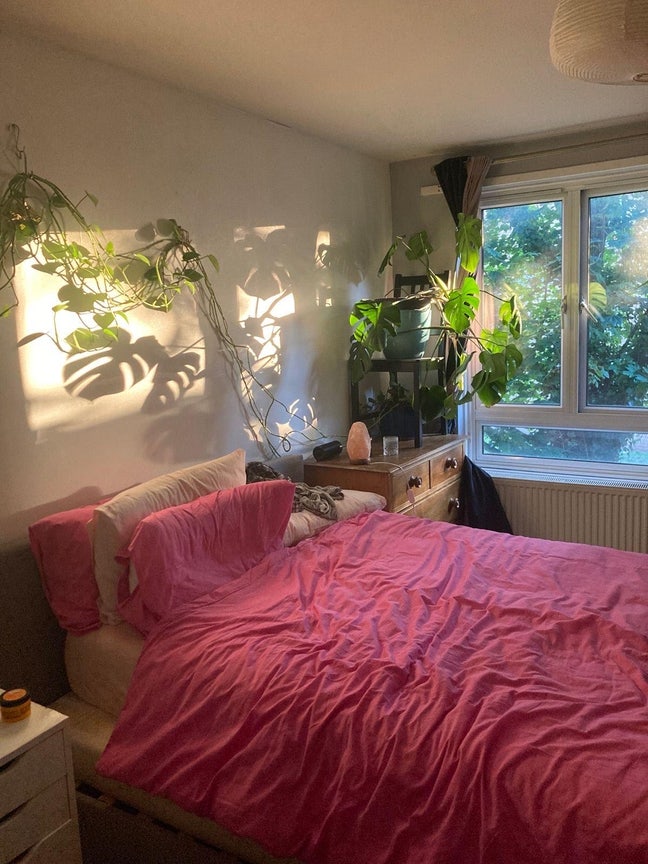 Double Bed in Dalston N16 8HU Main Photo