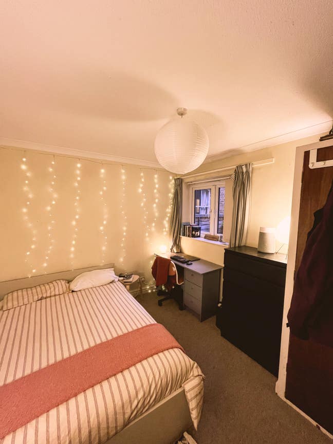 Lovely Double Room in Cowley  Main Photo