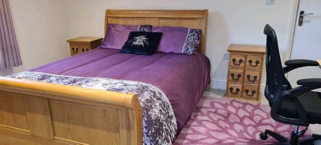 Spacious Double Room in Professional House Main Photo