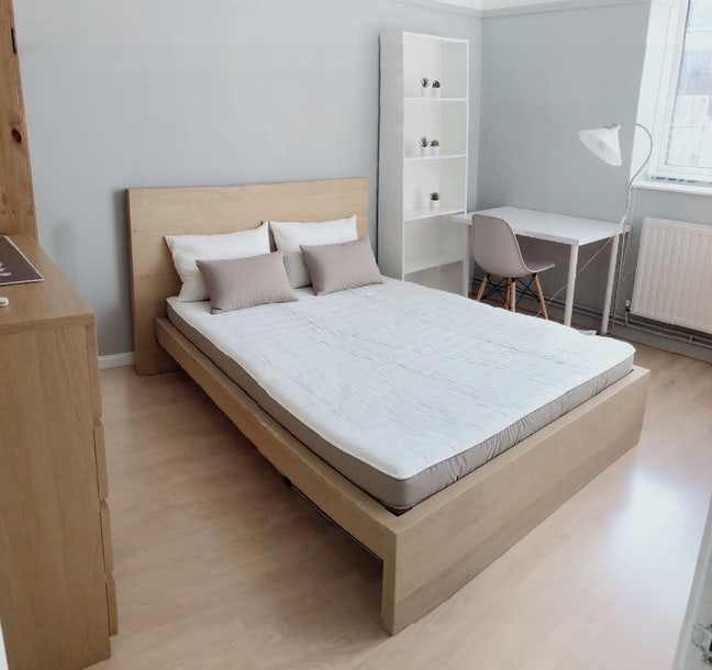 Bills included min walk to Central Line zone 2 Main Photo