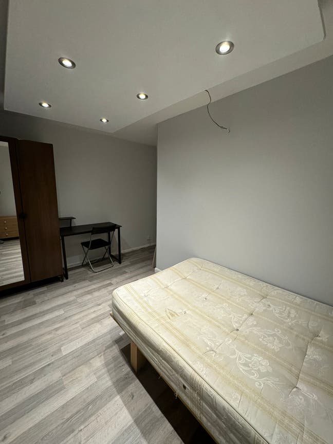 Lovely double room in quite area - Elephant&Castle Main Photo