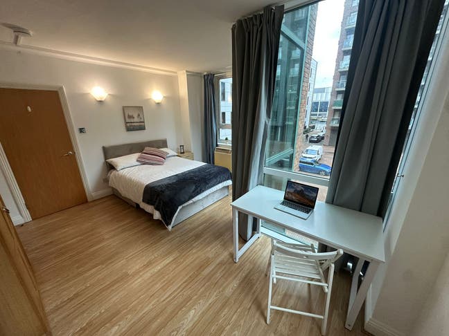 🌟 Stunning New 4-Bed Flat In Canary Wharf  Main Photo