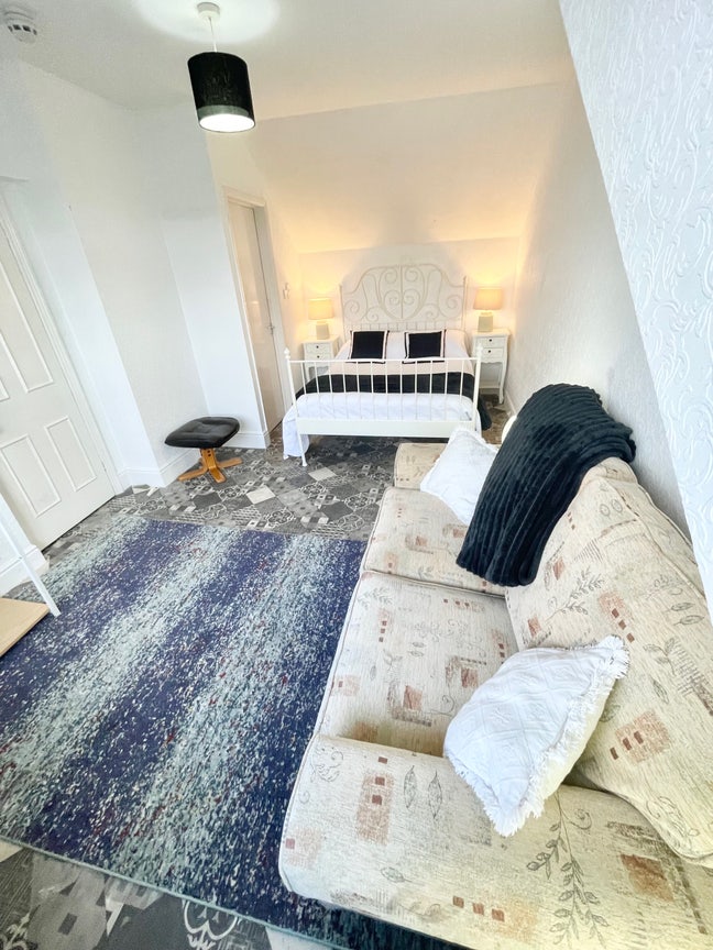 Large Double en suite rooms (2)  Main Photo