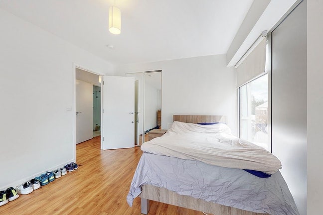 Two Rooms available by 21st of November 2025 Main Photo