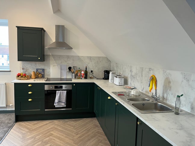 2 rooms available in a 3 bedroom flat.  Main Photo