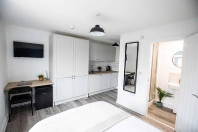 Luxury En-Suite/Kitchenette Rooms   Main Photo