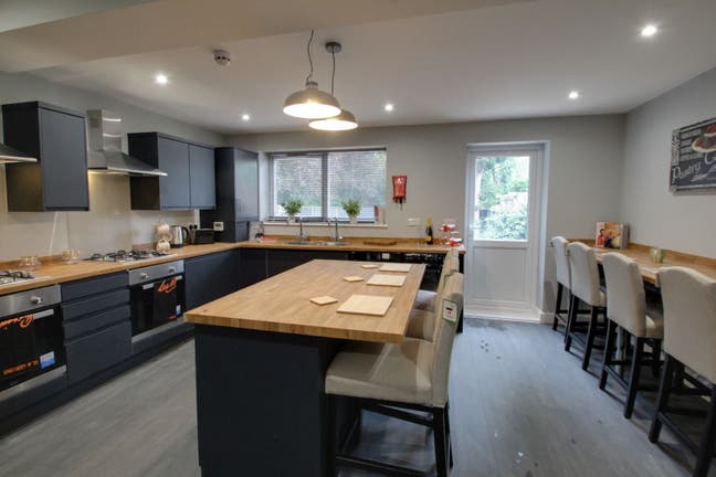 All-Inc Room &pound;395– Ideal for Professionals Main Photo