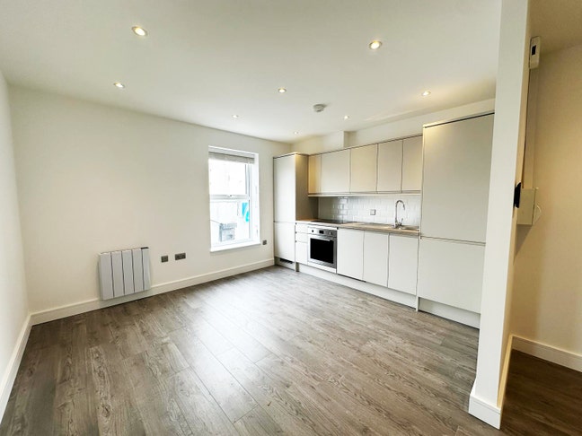 An amazing 1 bedroom flat in E15 Main Photo
