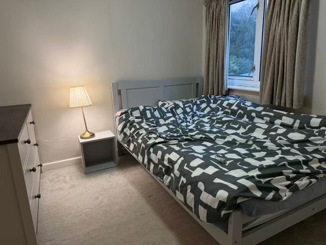 Double room with all bills included, close to town Main Photo