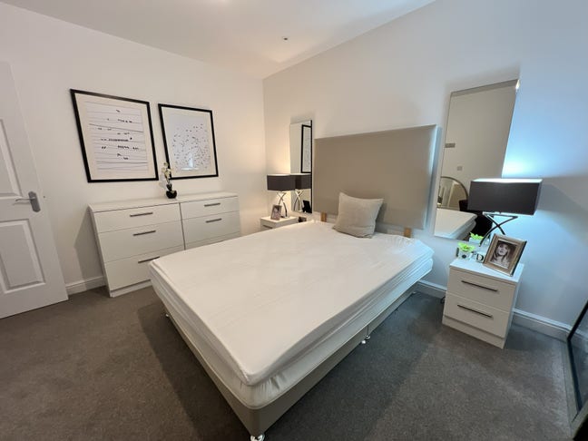 9MC: Modern New Town House Near Alexandra Hospital Main Photo