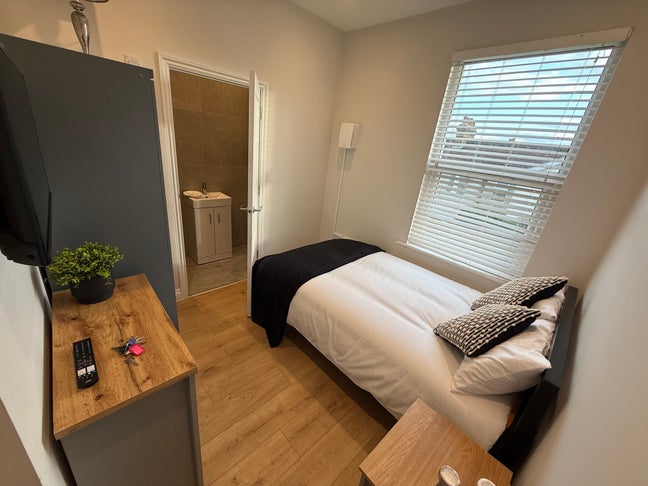 Modern Double Rooms with Ensuite | Bills Included Main Photo