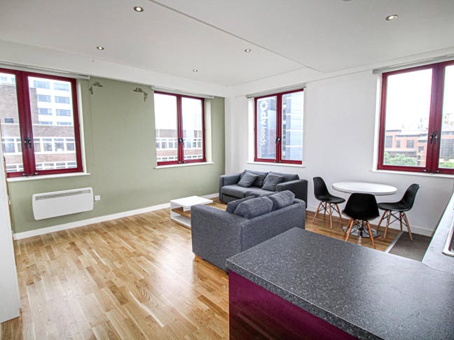 Spacious City Center 2 bed 2 bath flat. Main Photo