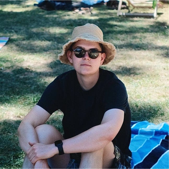 25 Year Old Proffesional Main Photo